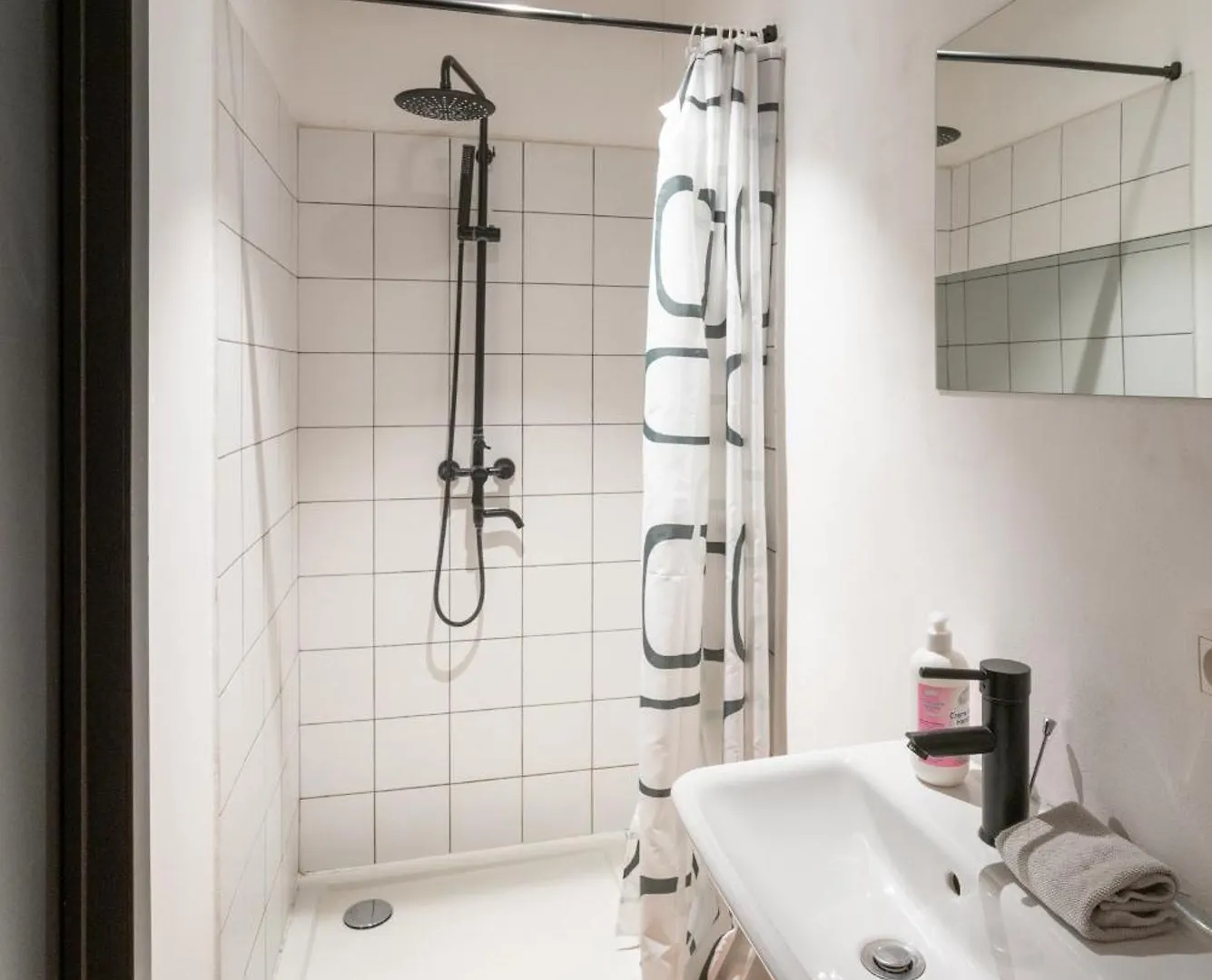 Two-Bedroom River Side Apartment In The Heart Of Antwerp