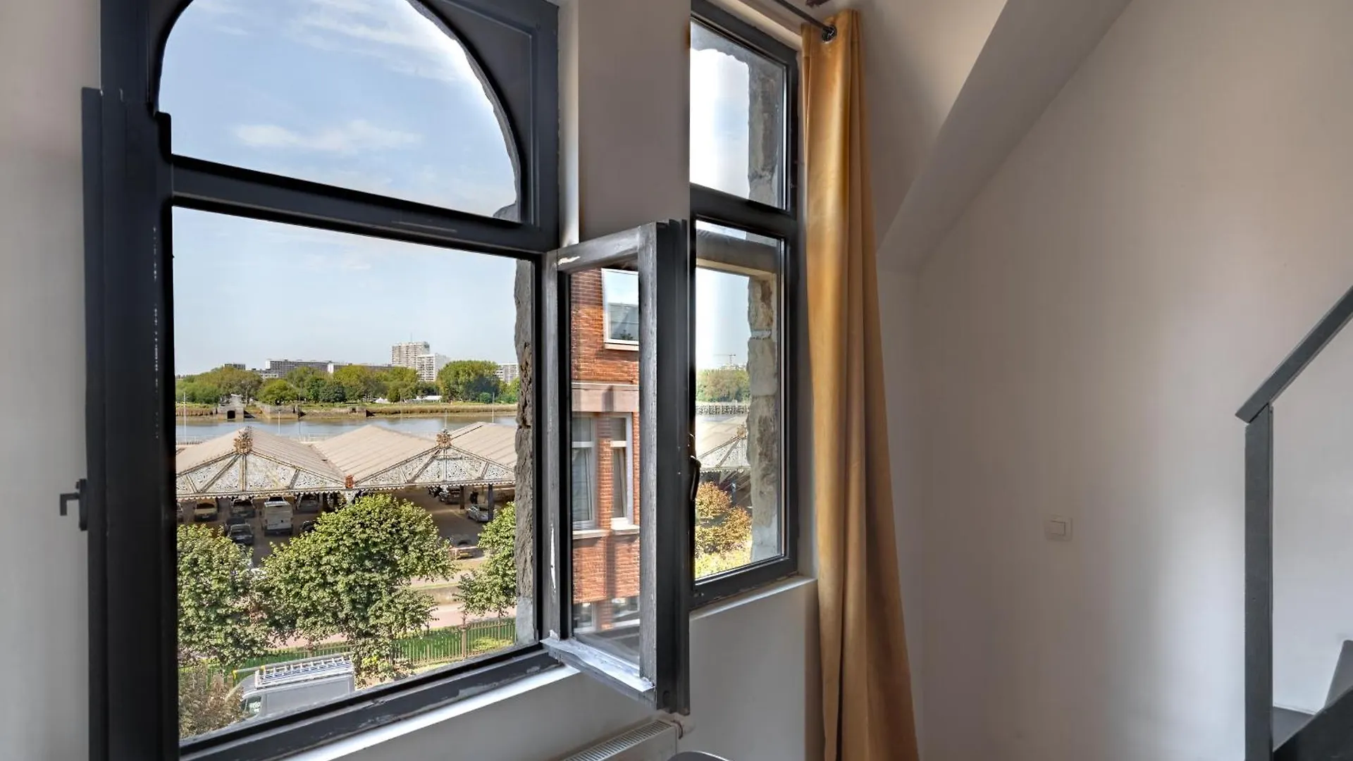 Two-Bedroom River Side Apartment In The Heart Of Antwerp